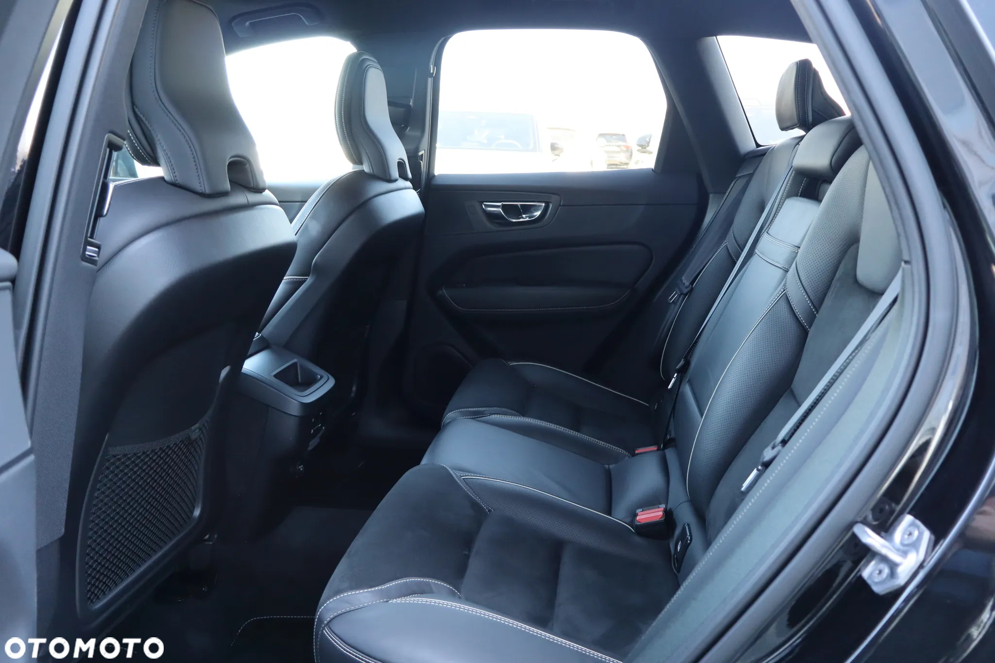 Volvo XC 60 T5 AWD R-Design - 11