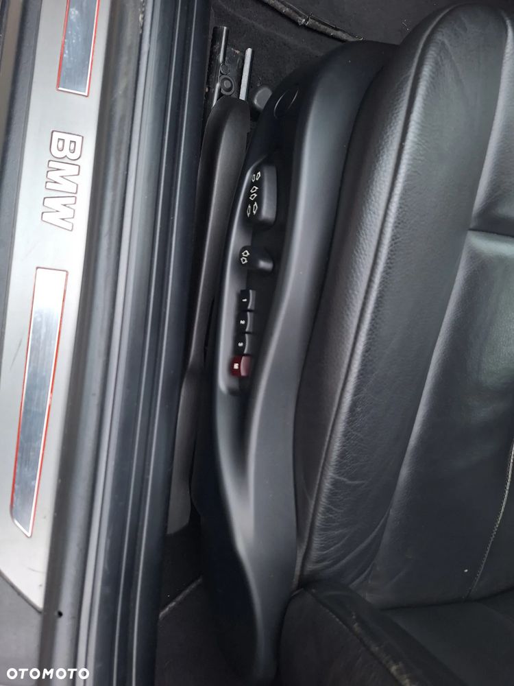 BMW Seria 6 650 i - 7