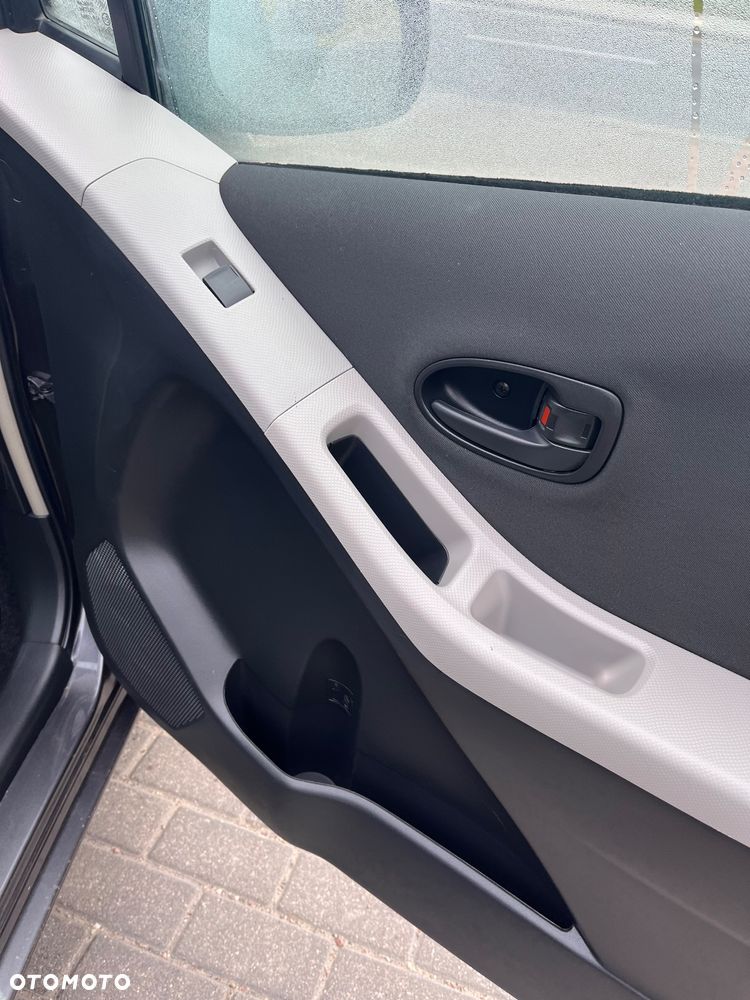 Toyota Yaris - 26