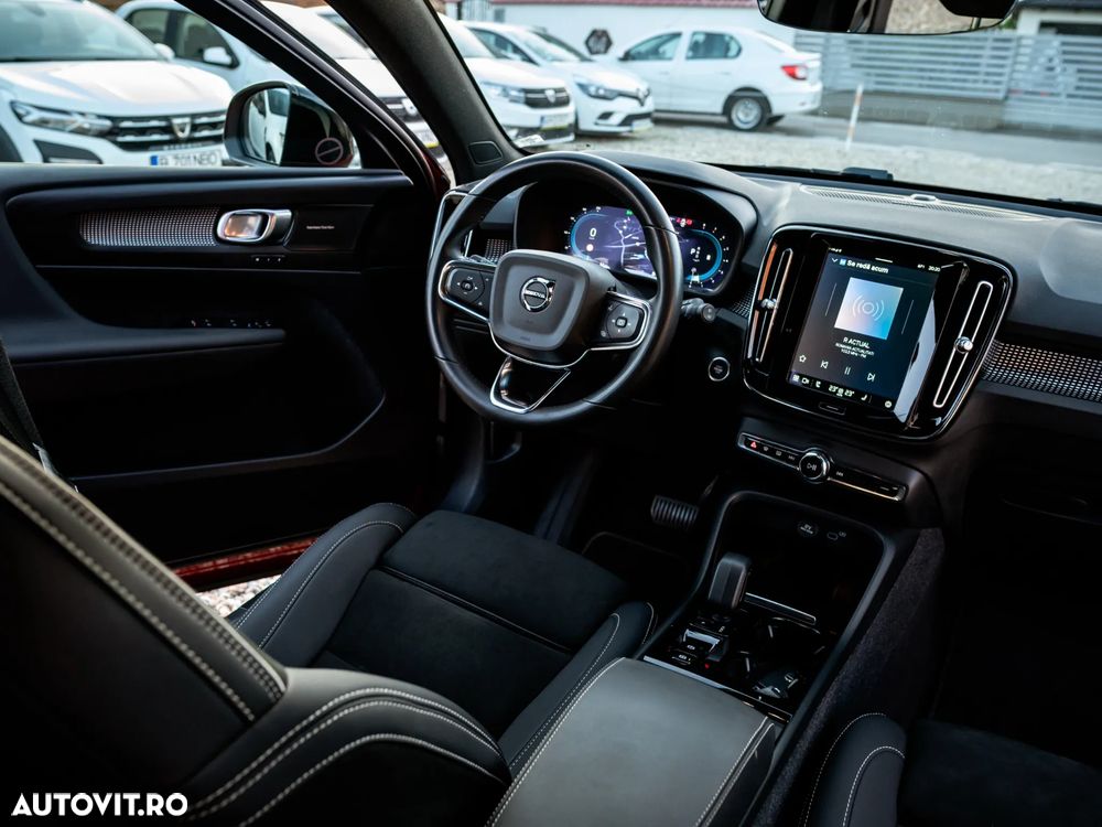 Volvo XC 40 B4 AT8 AWD Mild Hybrid R-Design - 22