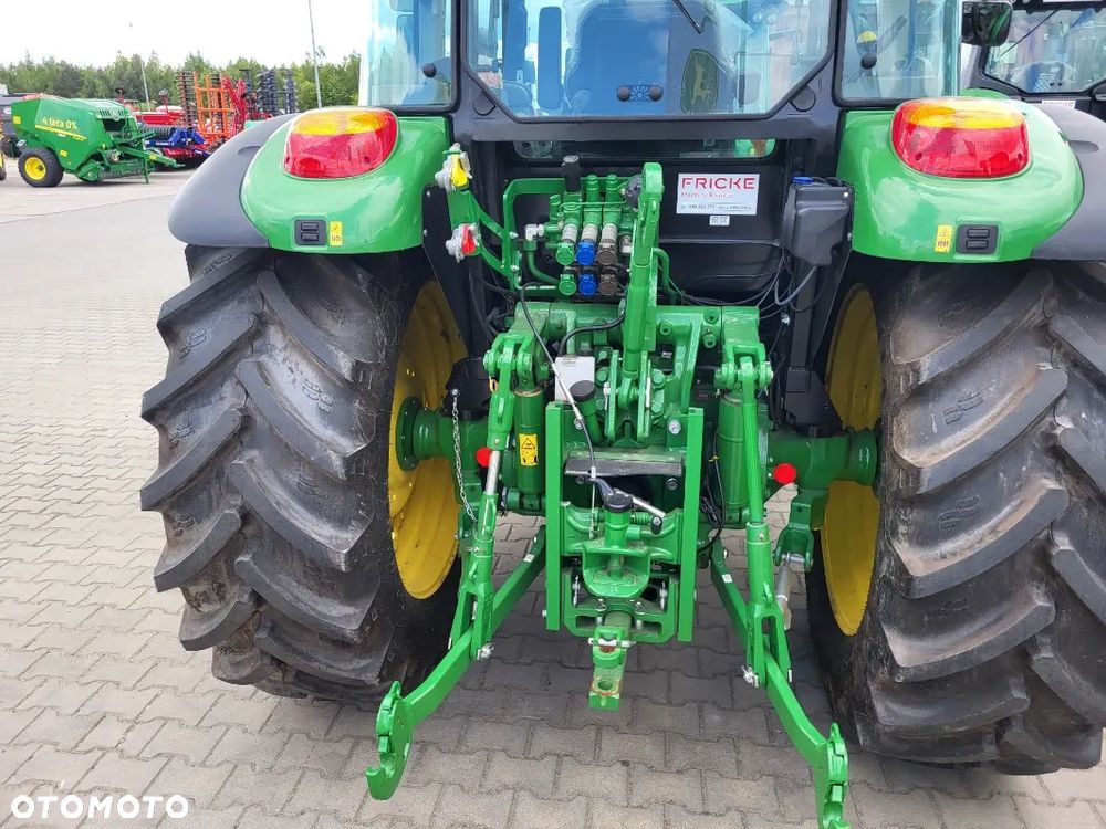 John Deere 5115M - 11