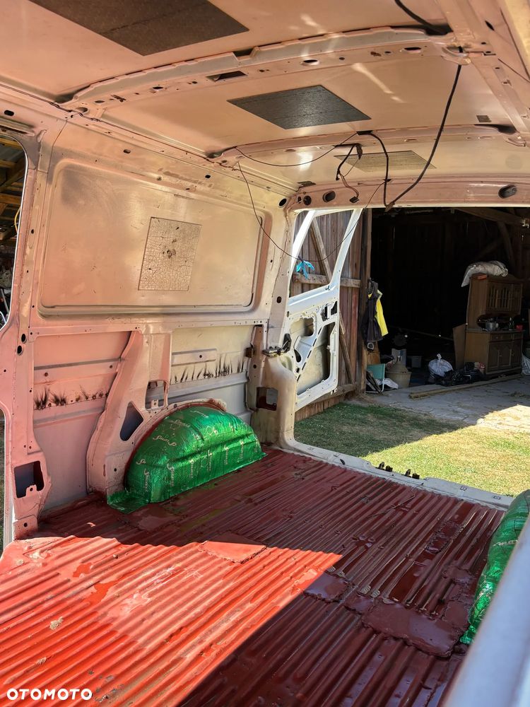 Volkswagen Transporter - 24