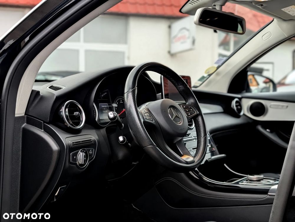 Mercedes-Benz GLC 220 d Coupe 4Matic 9G-TRONIC AMG Line - 29