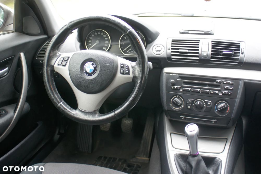 BMW Seria 1 118i - 26