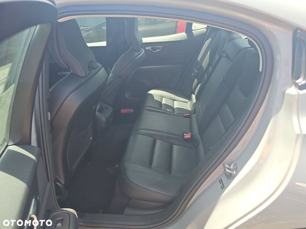 Volvo S60 B5 B AWD Plus Dark - 12