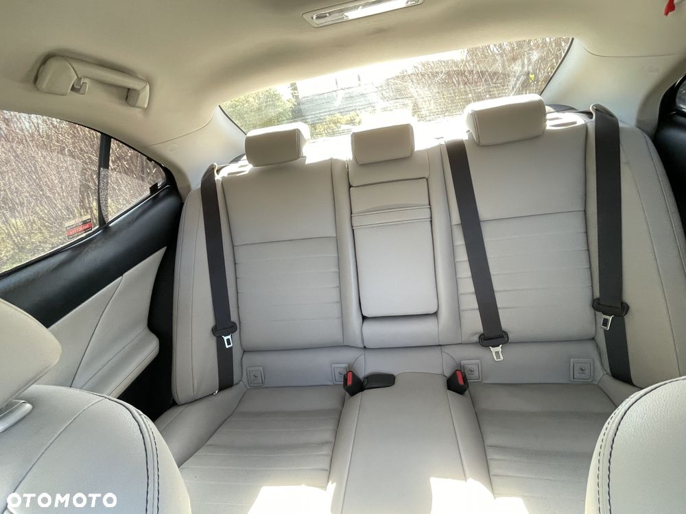 Lexus IS 200t Elite - 21
