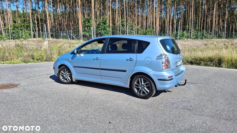 Toyota Corolla Verso - 8