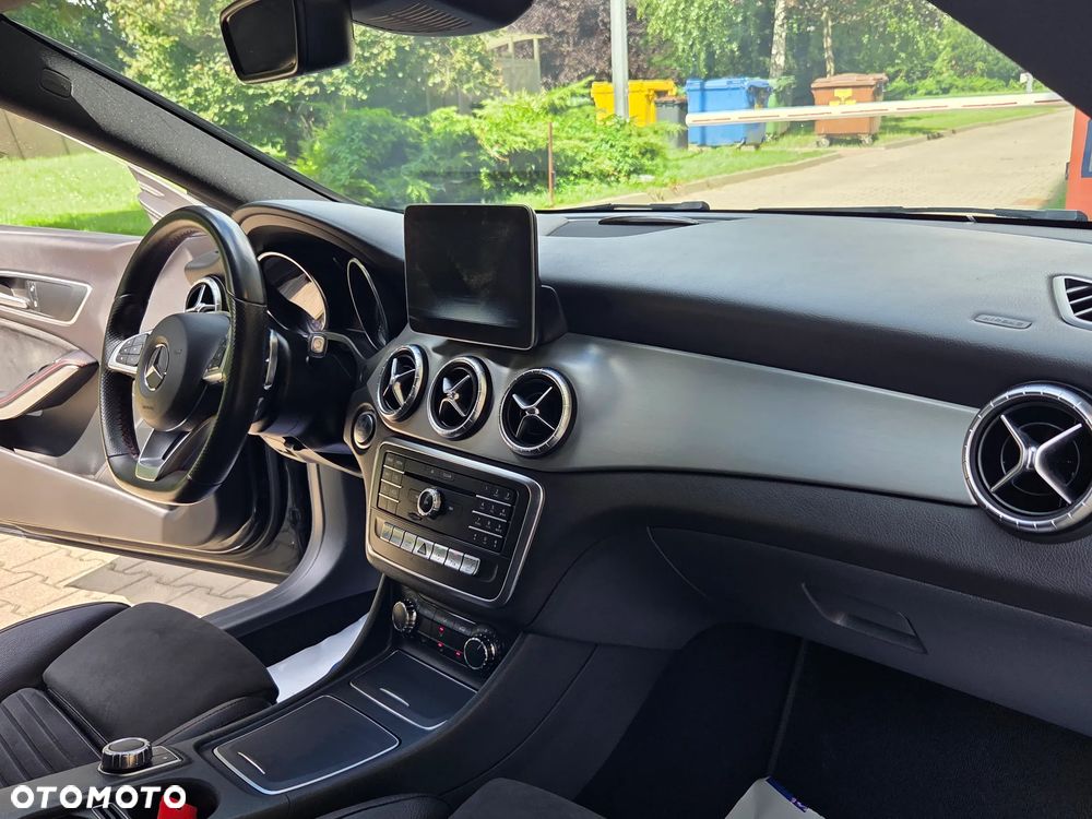 Mercedes-Benz CLA 200 7G-DCT AMG Line - 29