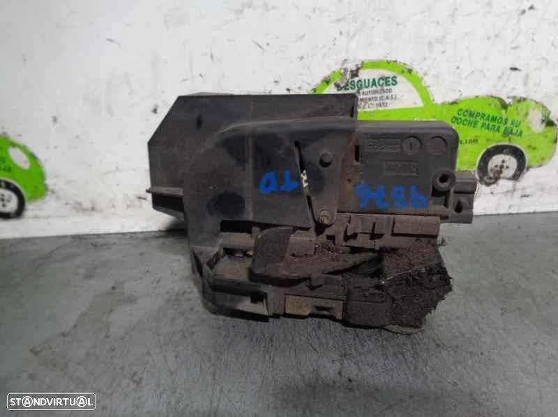 FECHADURA PORTA TRASEIRA DIREITA RENAULT LAGUNA I 1998 -7701038441 - 2