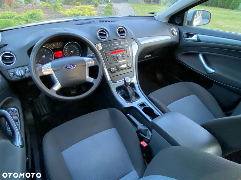 Ford Mondeo 2.0 Ghia X - 12
