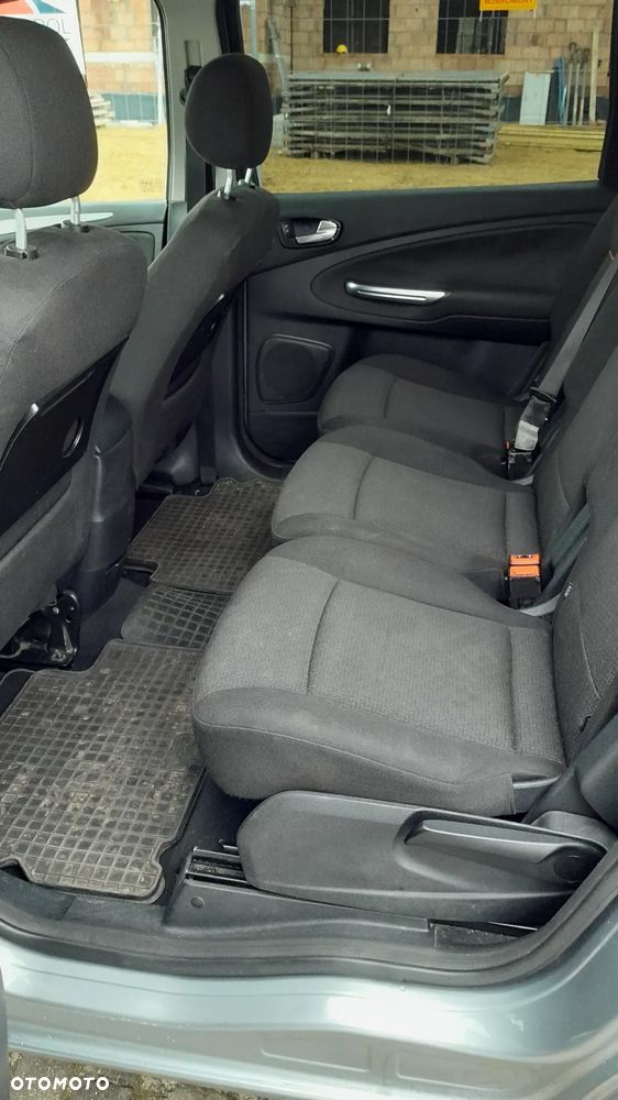 Ford Galaxy 2.0 Concept - 13