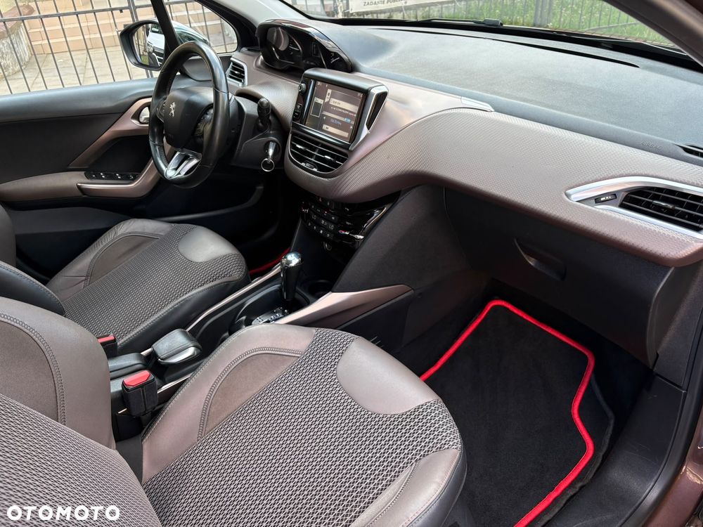 Peugeot 2008 120 VTI Automatik Allure - 23