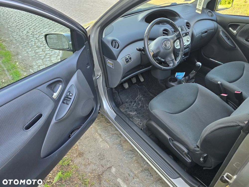 Toyota Yaris 1.4 D-4D - 11