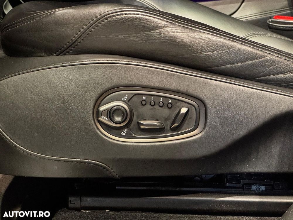 Aston Martin DBX - 22