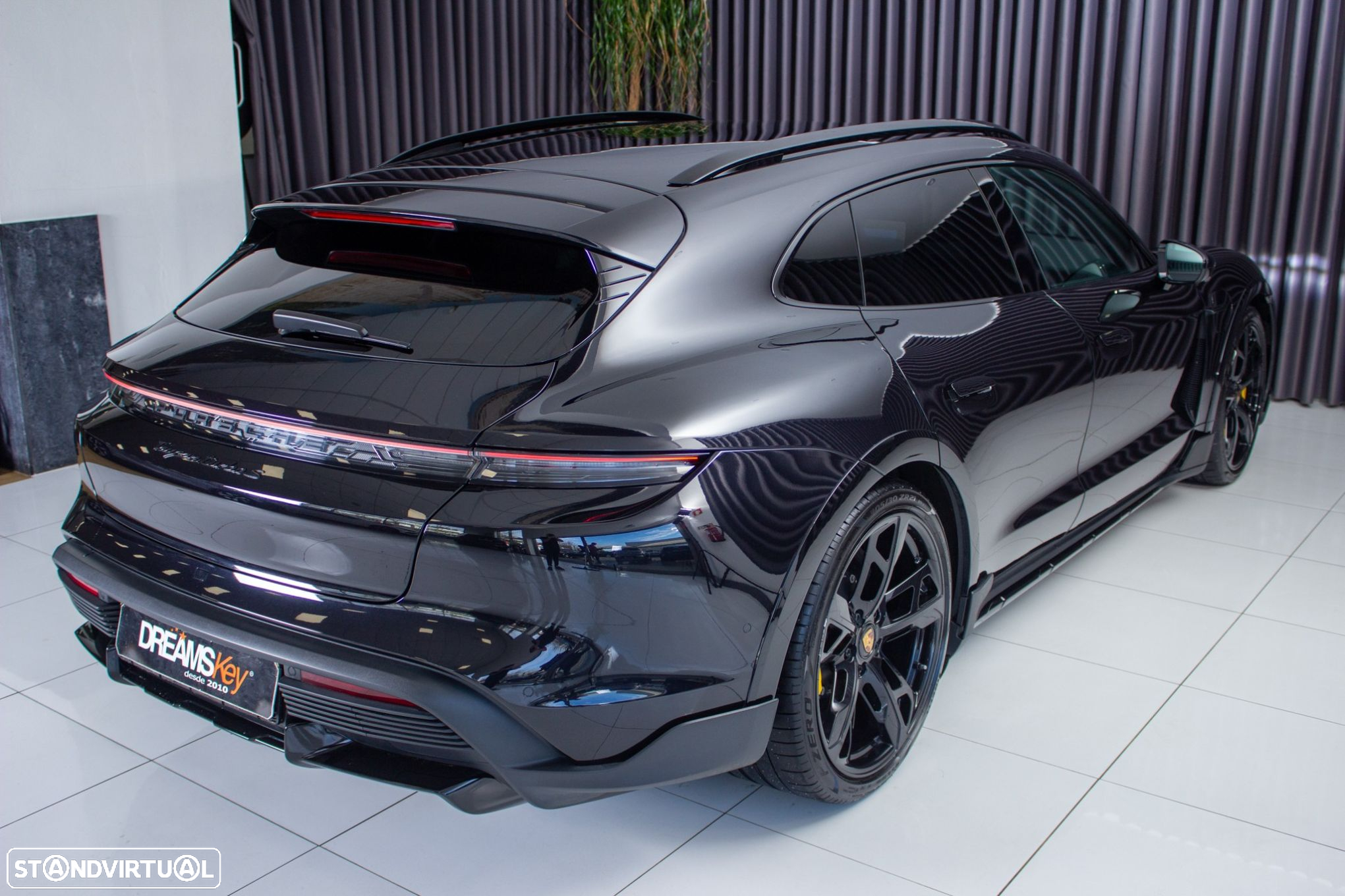 Porsche Taycan Cross Turismo Turbo S - 12