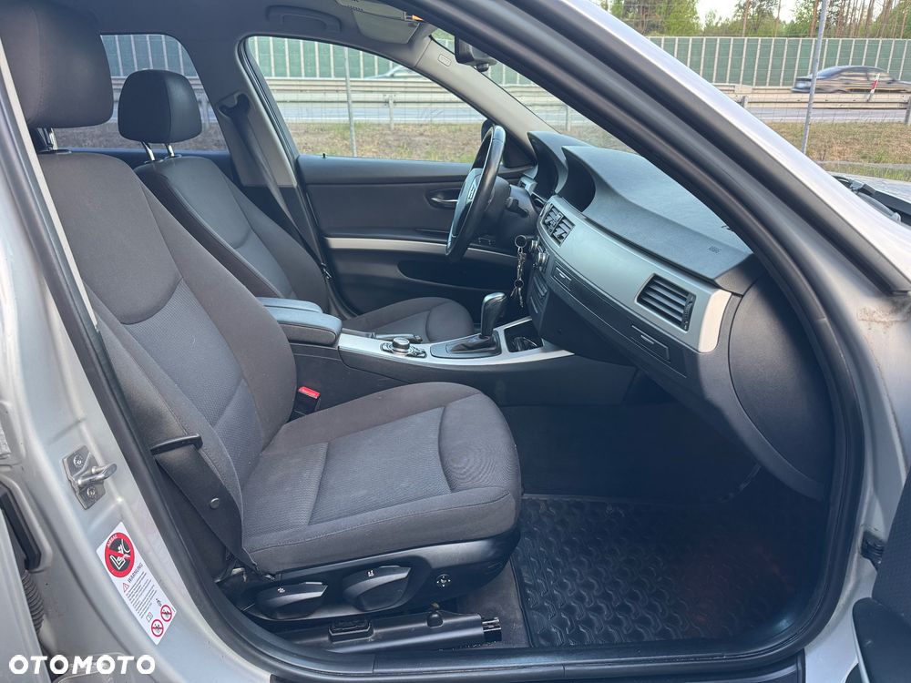 BMW Seria 3 320d DPF Edition Exclusive - 28