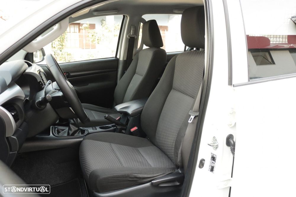 Toyota Hilux 2.4 D-4D 4WD CD CM - 15