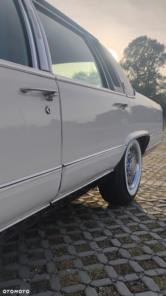 Cadillac Brougham - 3
