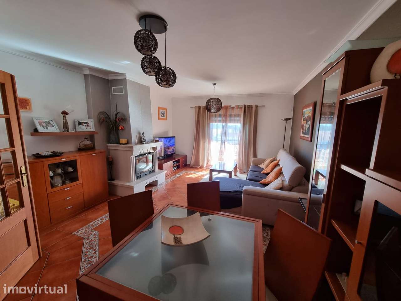 Apartamento T3 com 2 casas de banho, lugar de estacionamento e garagem - Grande imagem: 3/19
