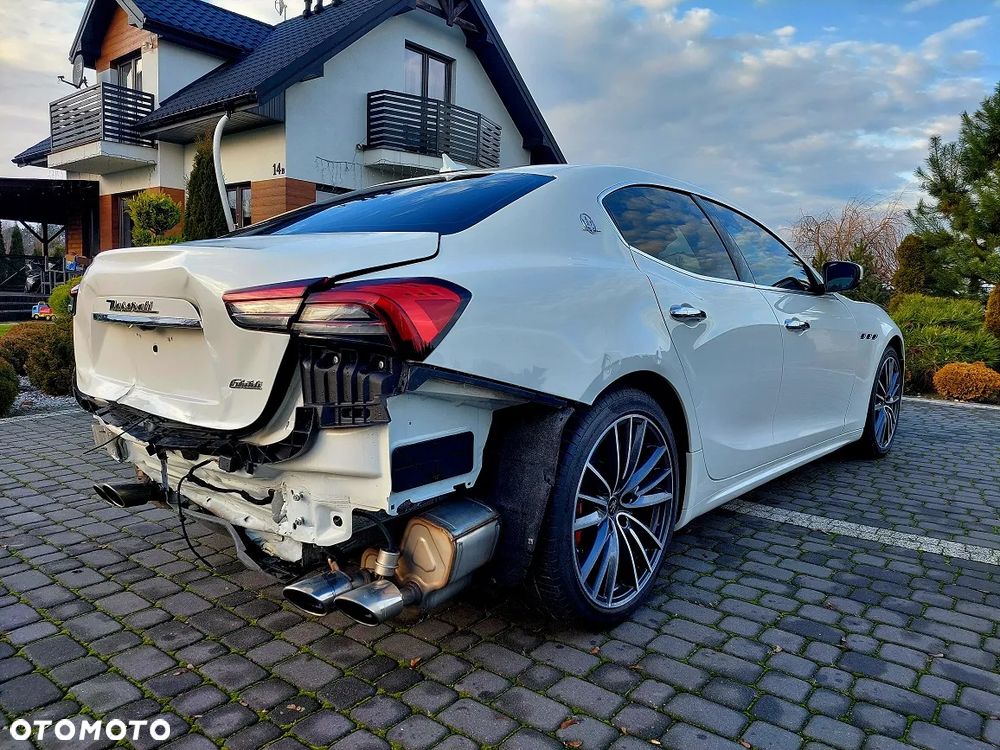 Maserati Ghibli GranSport - 8