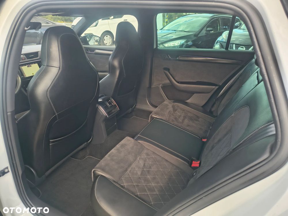 Skoda Superb 2.0 TDI DSG Sportline - 17