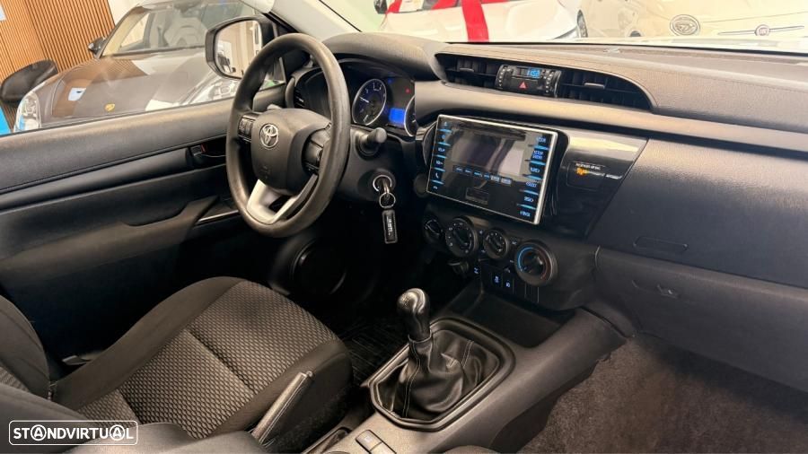 Toyota Hilux 2.4 D-4D 4WD CD Tracker - 14