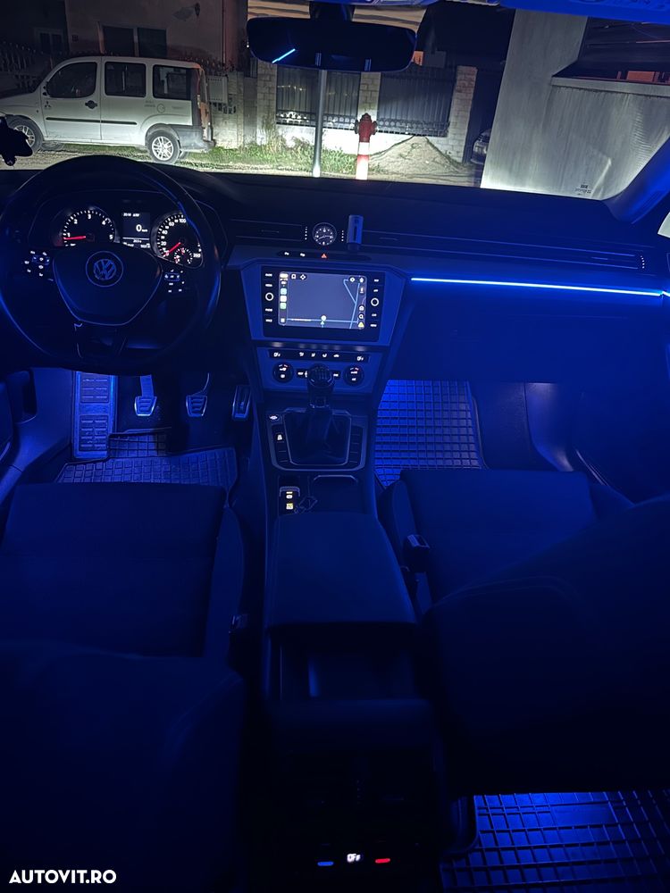 Volkswagen Passat 2.0 TDI Comfortline - 14