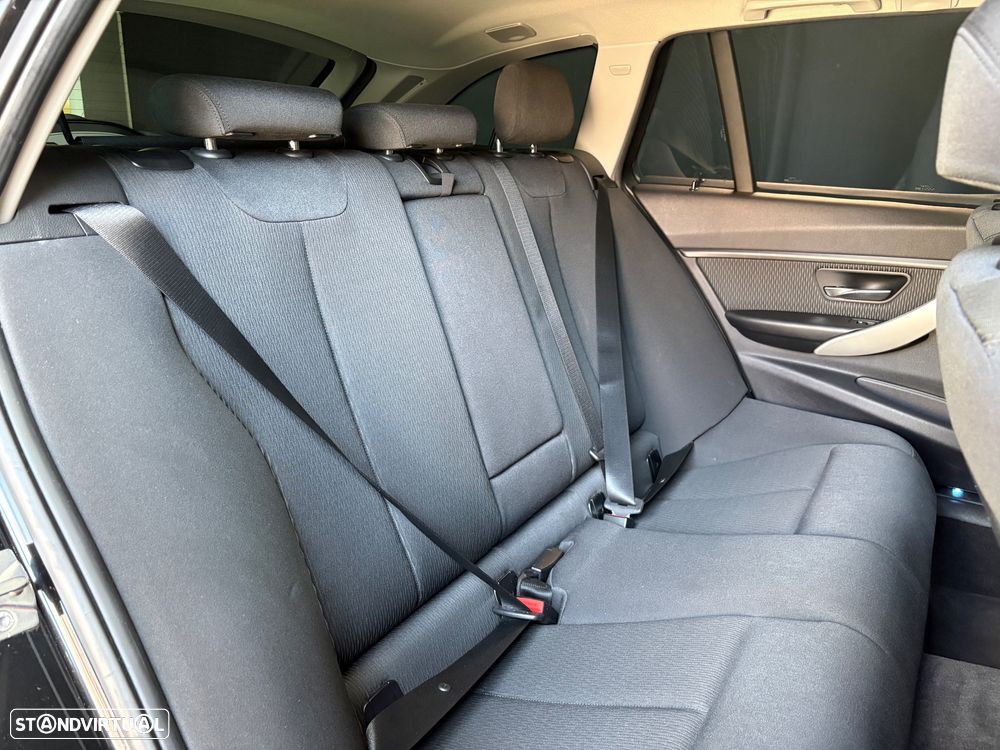 BMW 320 d Aut. Sport Line - 14