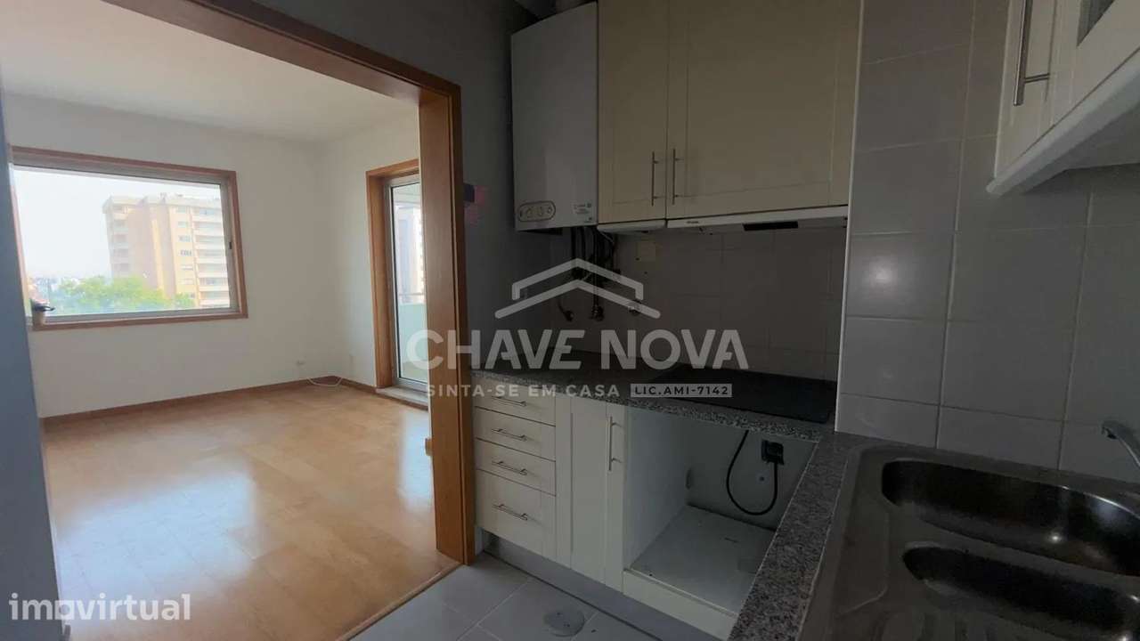 T1 c/ Lugar de Garagem e Arrumo em Santa Marinha (Soares dos Reis) - Grande imagem: 5/34