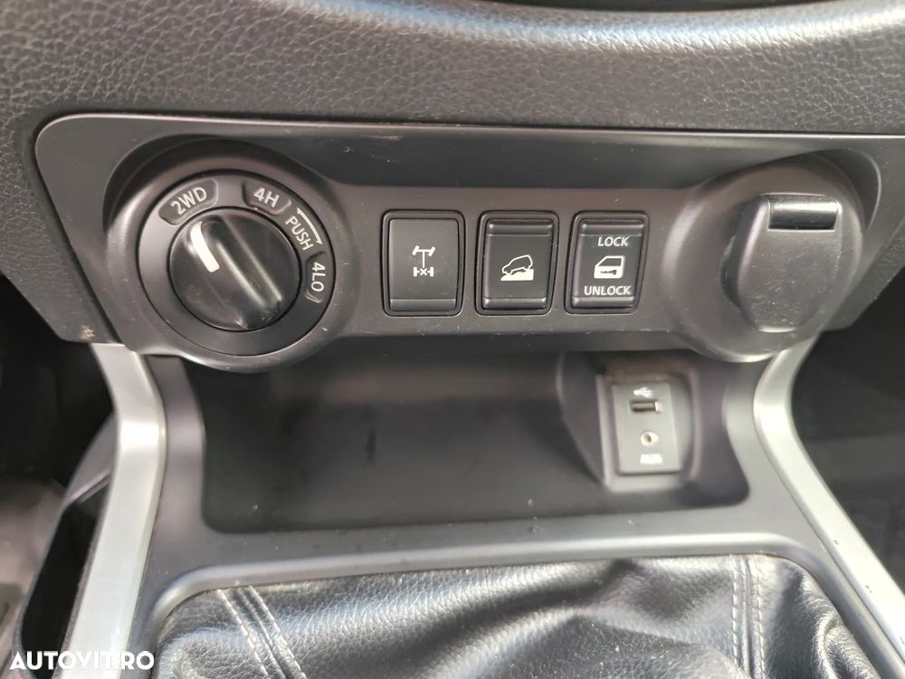 Nissan Navara 2.3 dCi Bi Turbo Double Cab N-Connecta - 17