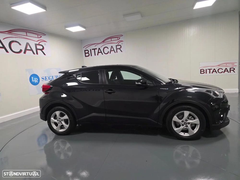 Toyota C-HR — photo 3