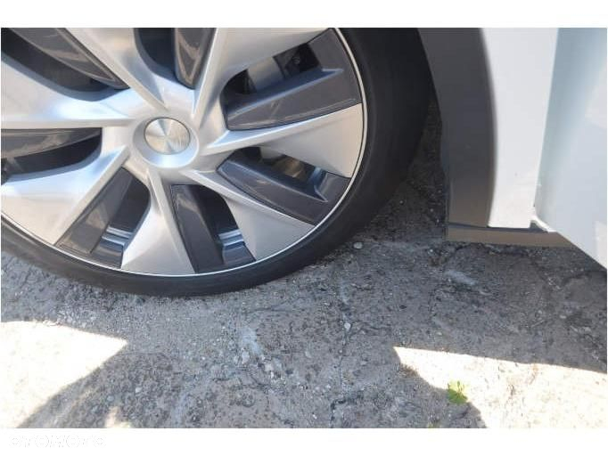 Tesla Y Long Range RWD - 30