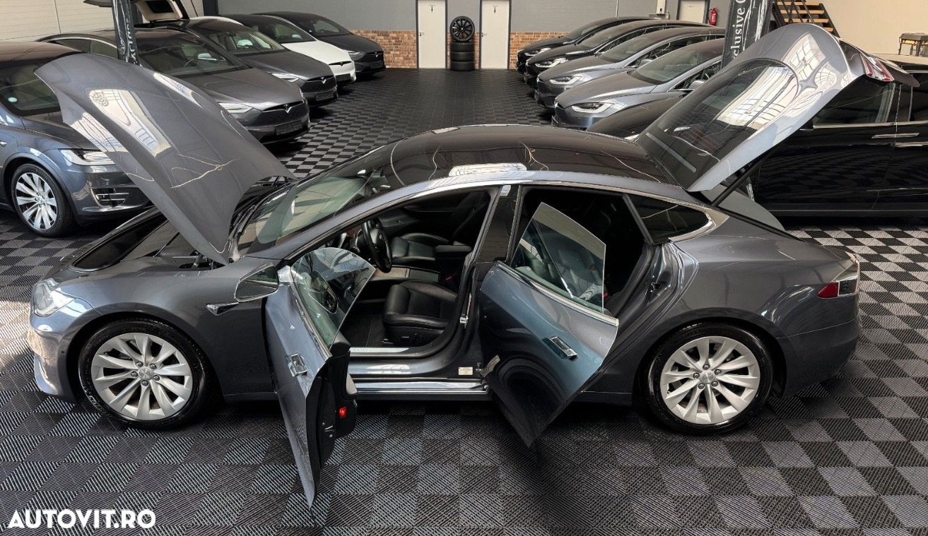 Tesla Model S - 6