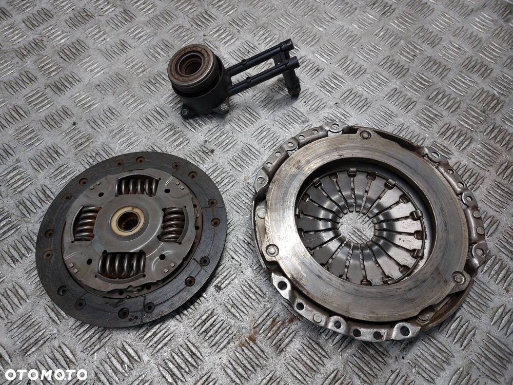 SPRZĘGŁO TARCZA + DOCISK + ŁOŻYSKO OPOROWE FORD FIESTA MK6 1.4 TDCI - 7