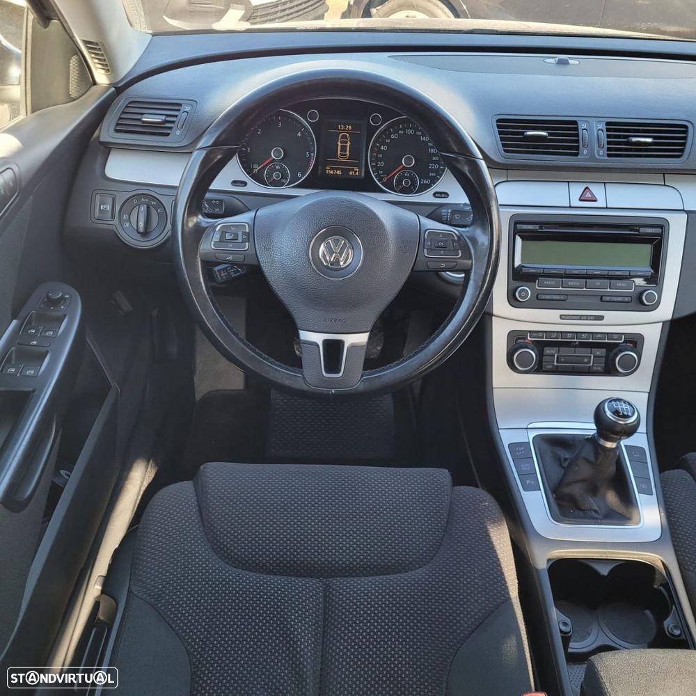 VW Passat 2.0 TDI Confortline - 8