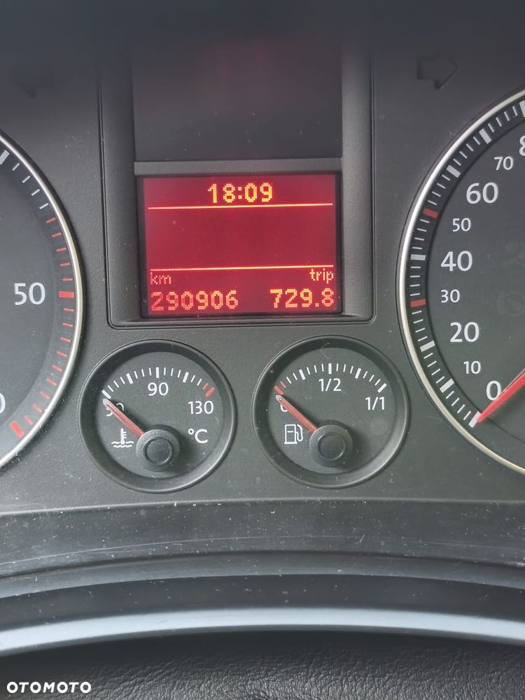Volkswagen Jetta 2.0 TDI Sportline - 5