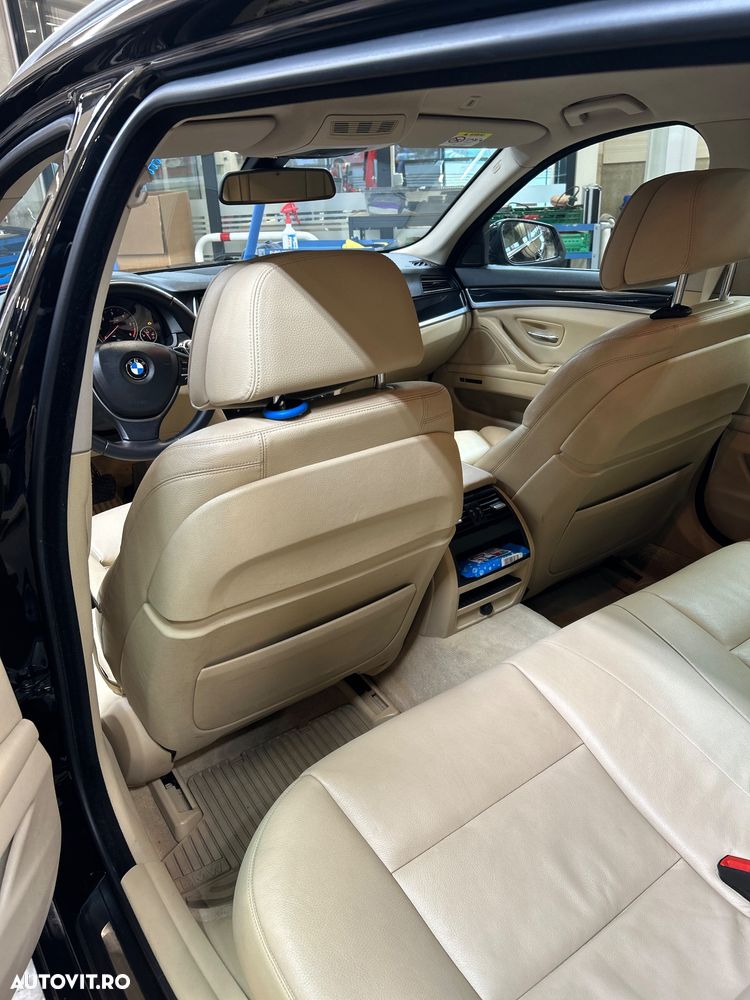 BMW Seria 5 525d xDrive - 11