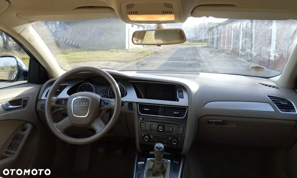 Audi A4 Avant 2.0 TDI DPF Ambiente - 16