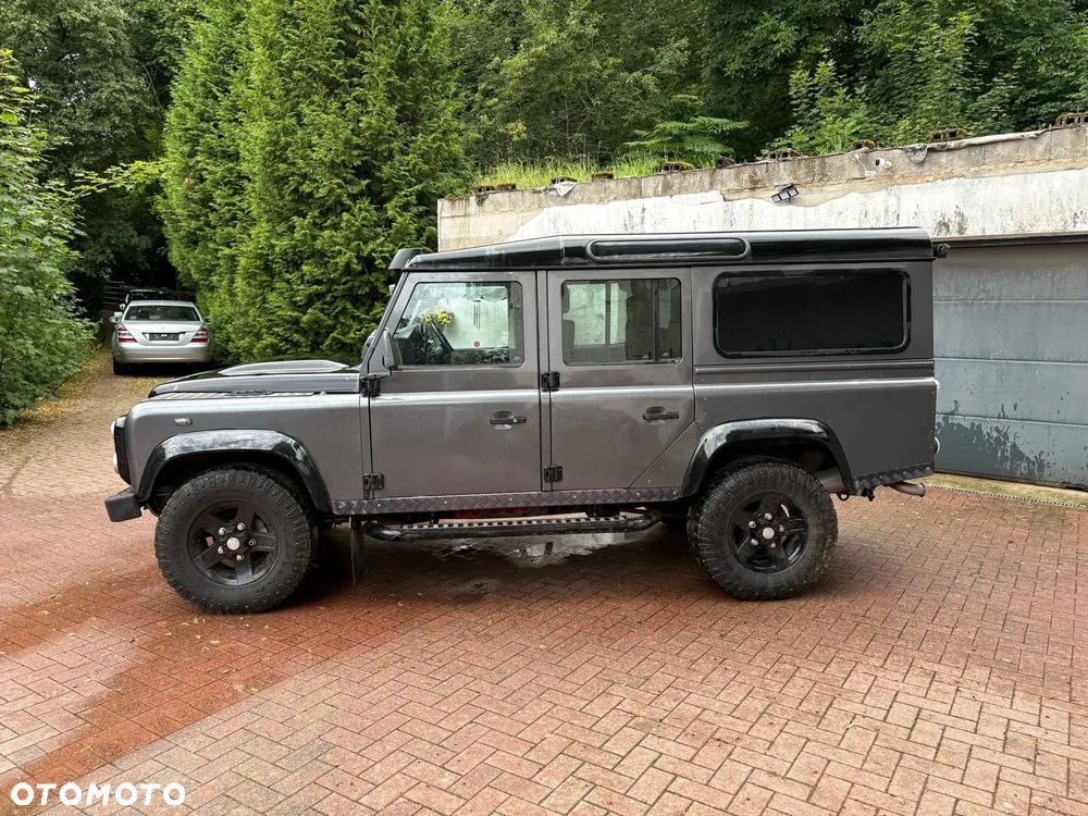 Land Rover Defender 110 SE - 8