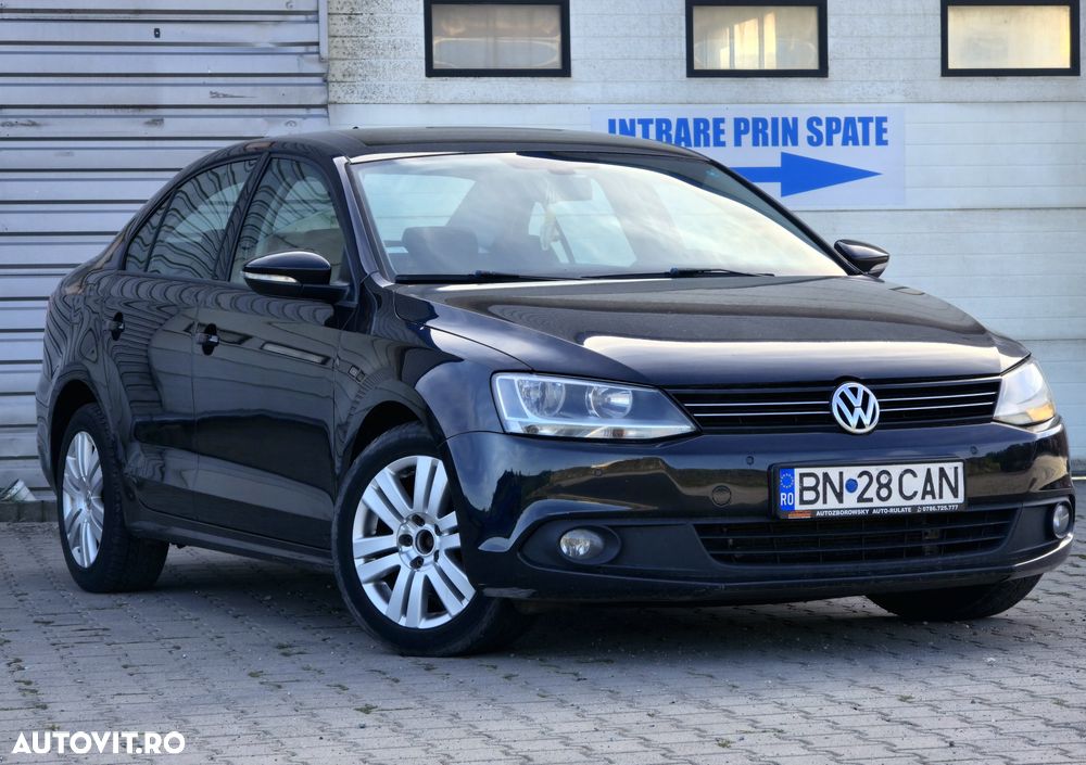 Volkswagen Jetta - 2