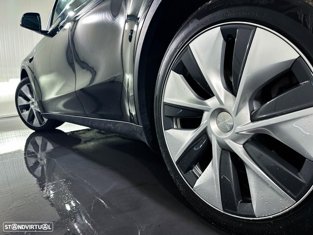 Tesla Model Y Long Range Dual Motor AWD - 8