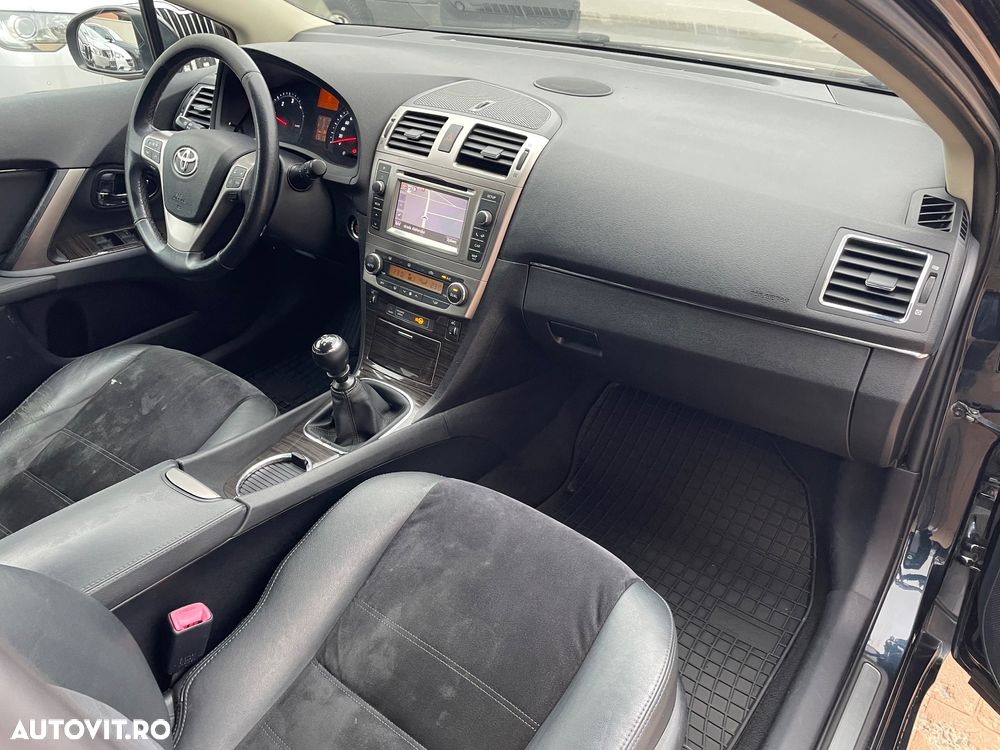 Toyota Avensis Combi 2.2 D-CAT Executive - 6