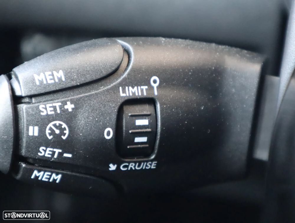 Peugeot e-2008 Allure - 33