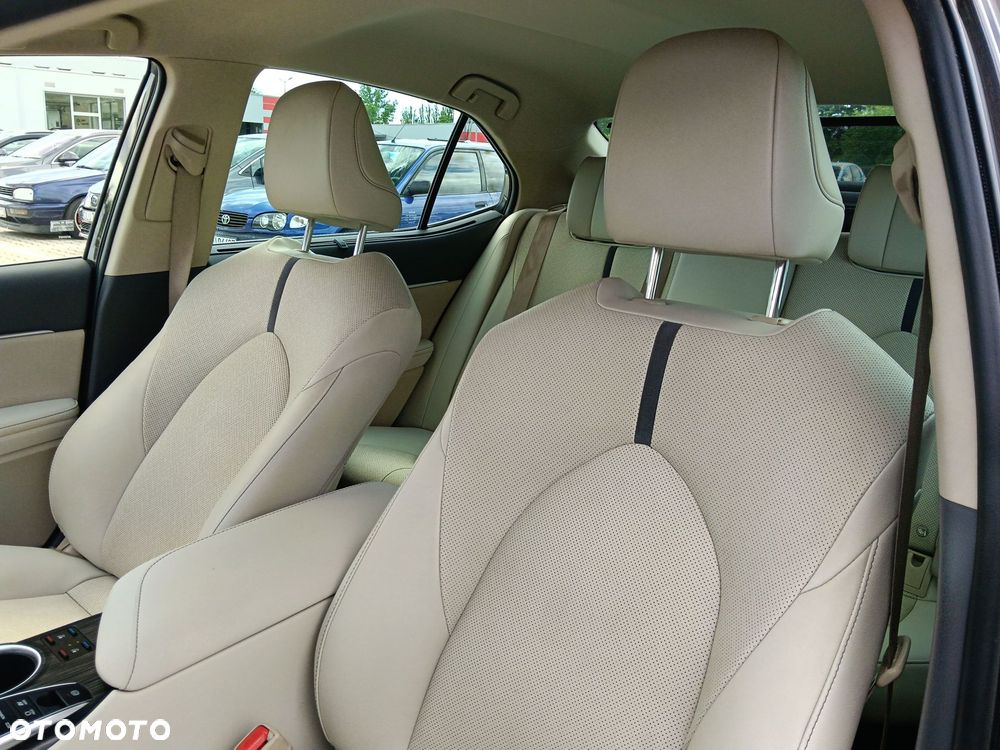 Toyota Camry 2.5 Hybrid Executive CVT - 11
