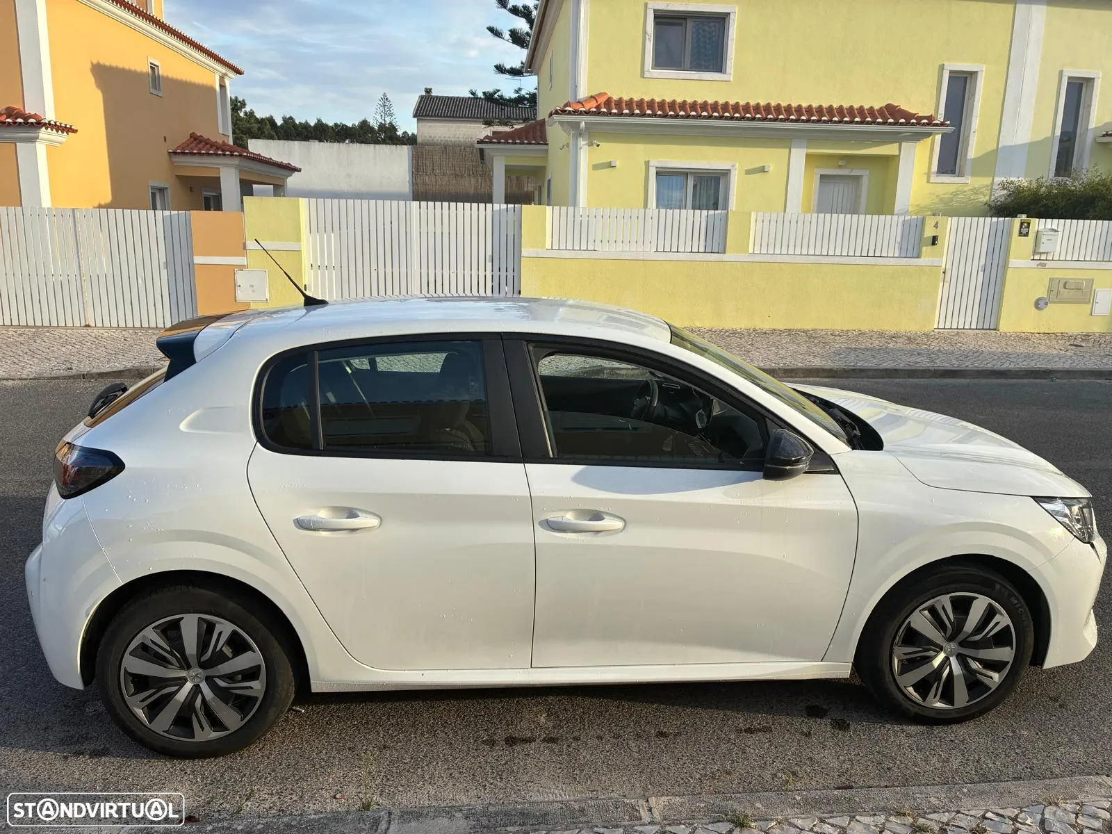 Peugeot 208 - 5
