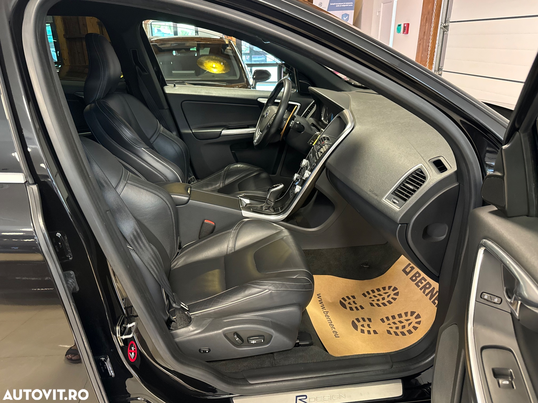 Volvo XC 60 D4 AWD Geartronic Momentum - 26