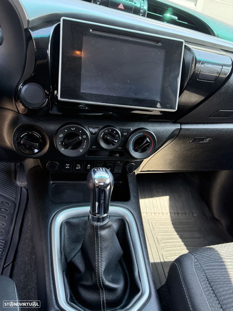 Toyota Hilux 2.4 D-4D 4WD CD Premium Edition - 18
