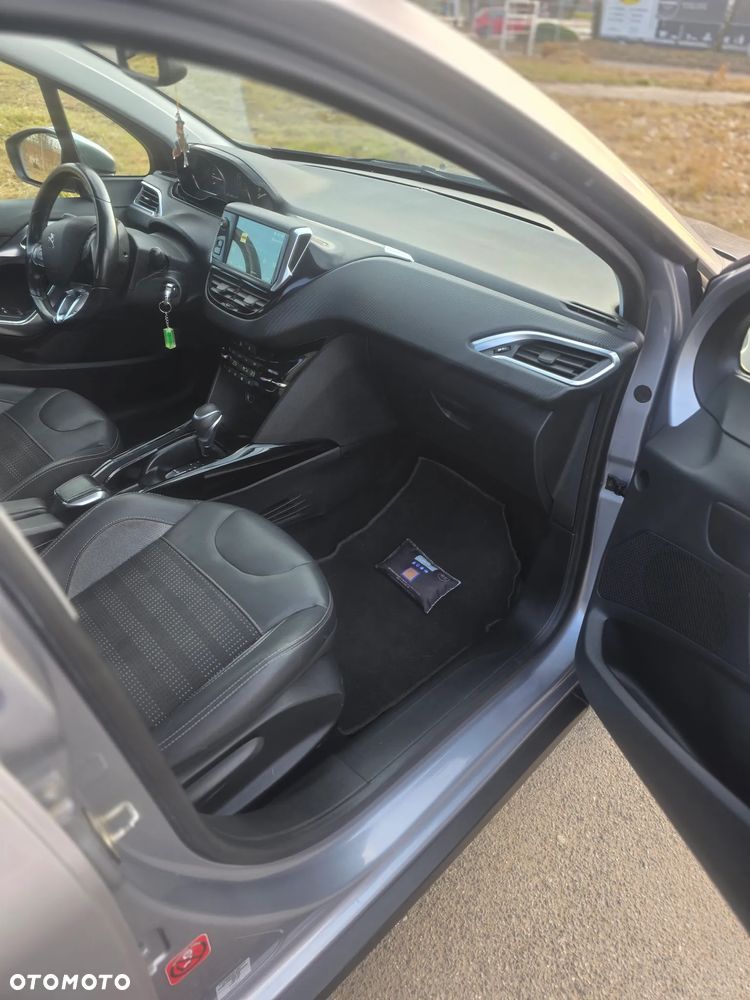 Peugeot 2008 1.2 Pure Tech Style S&S EAT6 - 23