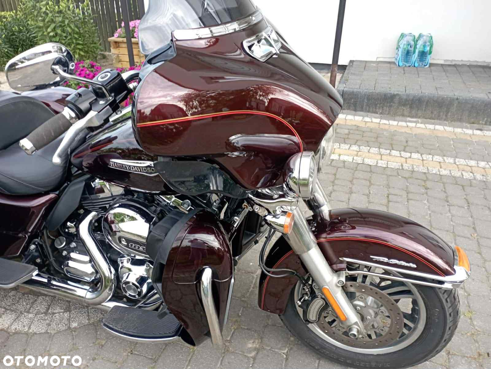 Harley-Davidson FLH Electra Glide - 2