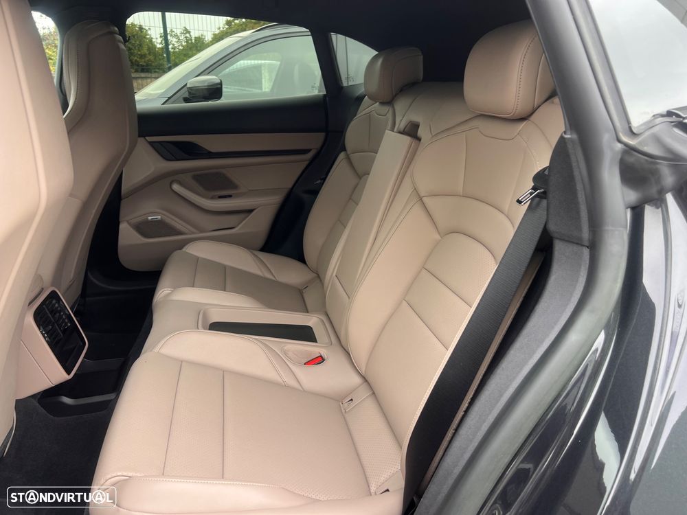Porsche Taycan Sport Turismo - 9